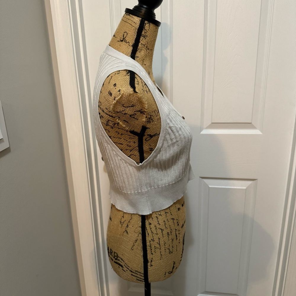 Cropped Ribbed Tank - Picture 5 of 8
